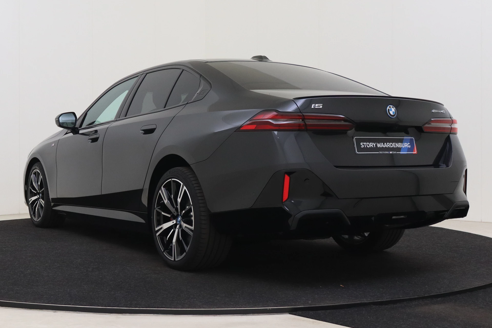 Hoofdafbeelding BMW i5