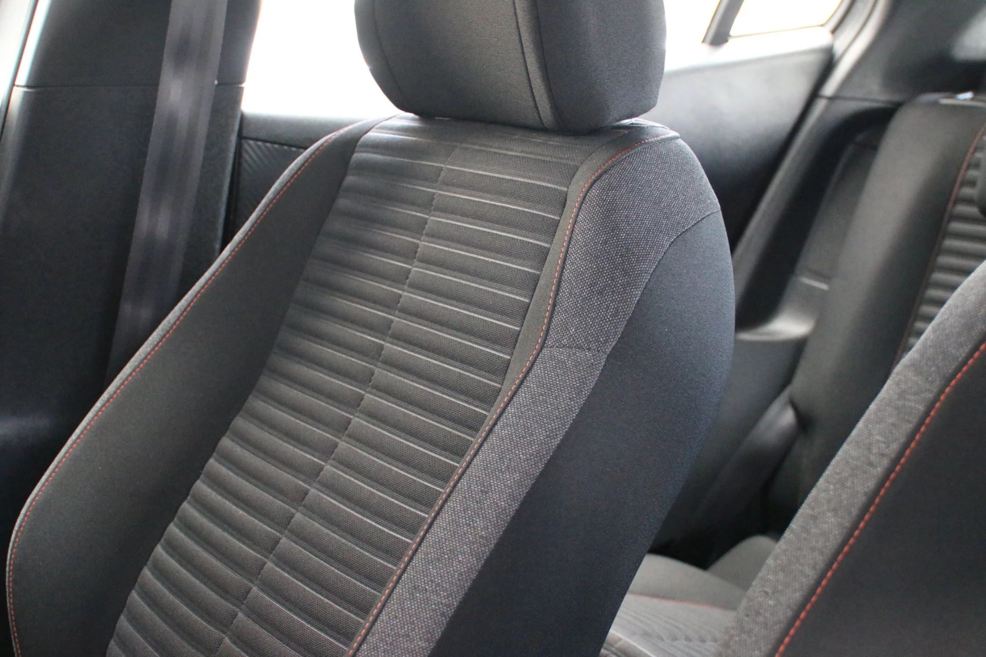 Hoofdafbeelding Peugeot e-2008