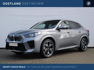 Hoofdafbeelding BMW iX2 BMW iX2 eDrive20 M Sport / Sportstoelen / Achteruitrijcamera / M Adaptief onderstel / Adaptieve LED / Comfort Access / Parking Assistant