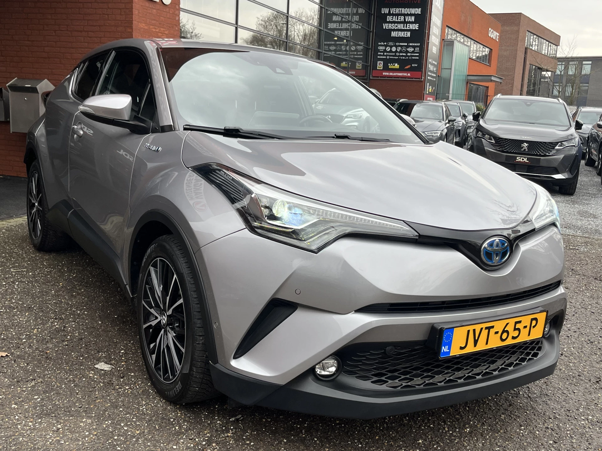 Hoofdafbeelding Toyota C-HR