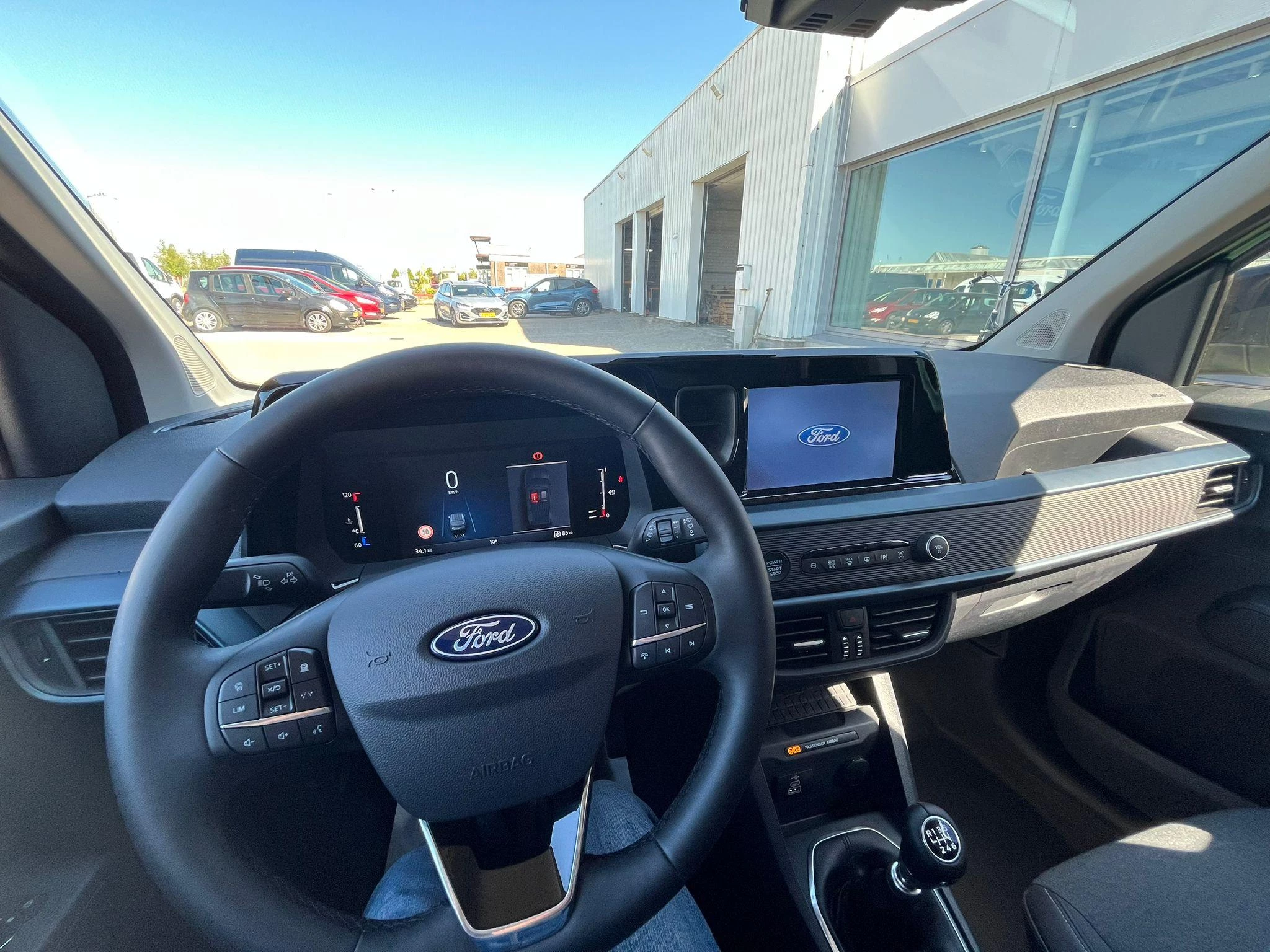 Hoofdafbeelding Ford Transit Courier