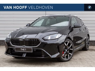 Hoofdafbeelding BMW 1 Serie BMW 1 Serie 120 High Executive M Sport Automaat / Panoramadak / Sportstoelen / Adaptieve LED / Comfort Access / M Adaptief onderstel / Parking Assistant Plus / Head-Up / Stuurverwarming