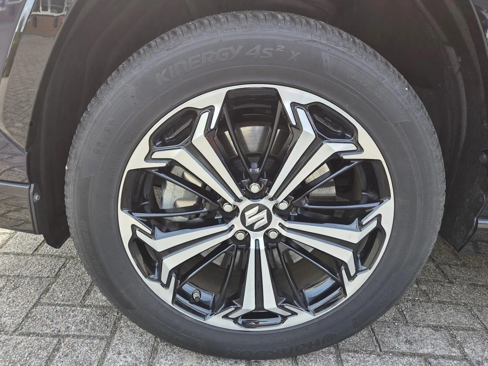 Hoofdafbeelding Suzuki Across