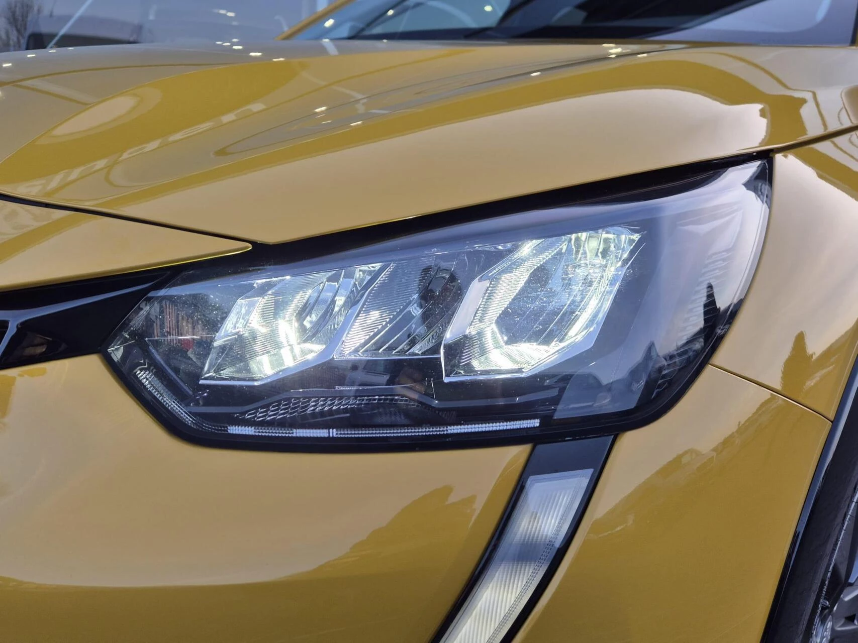 Hoofdafbeelding Peugeot e-208