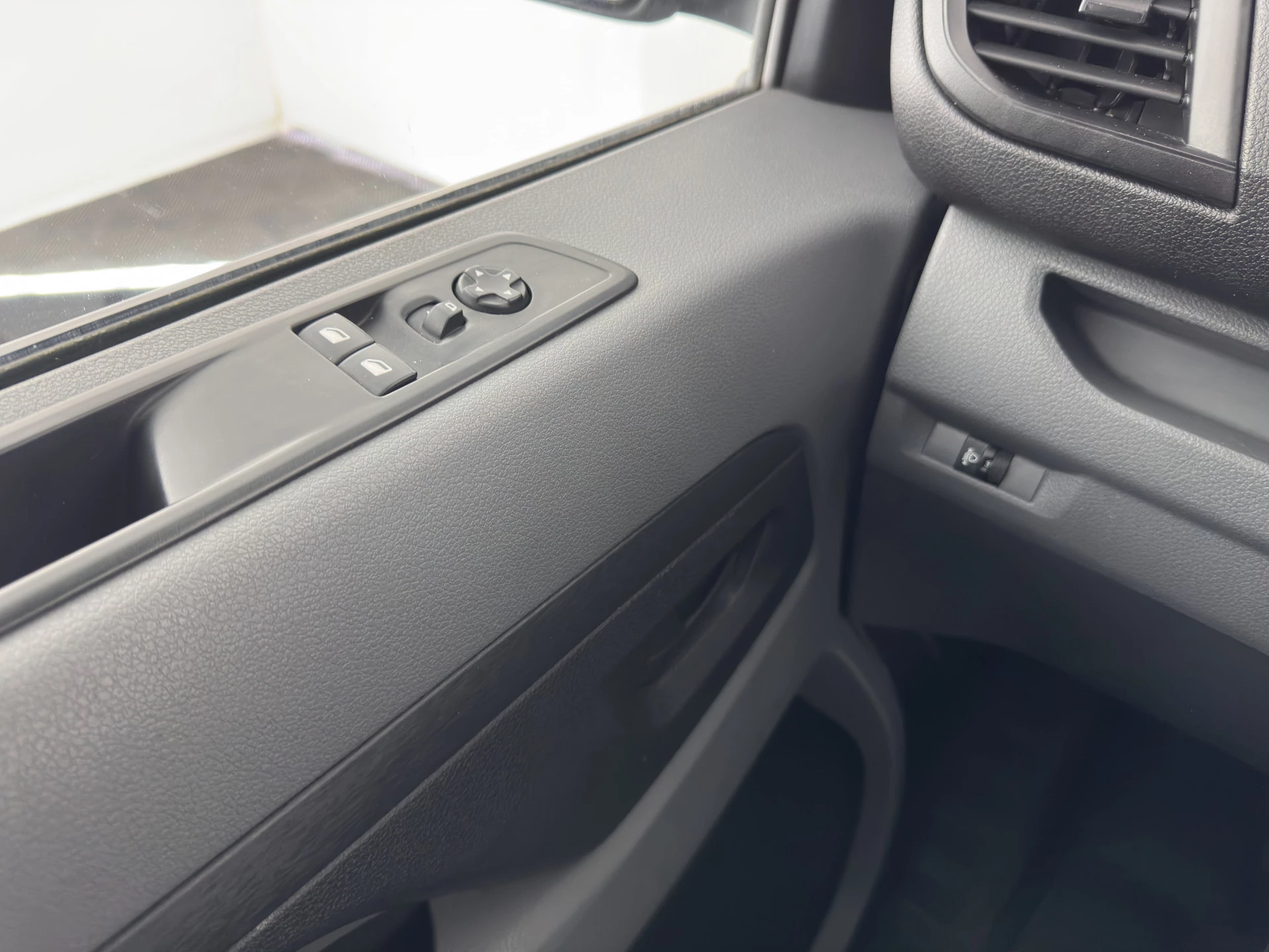 Hoofdafbeelding Peugeot e-Expert
