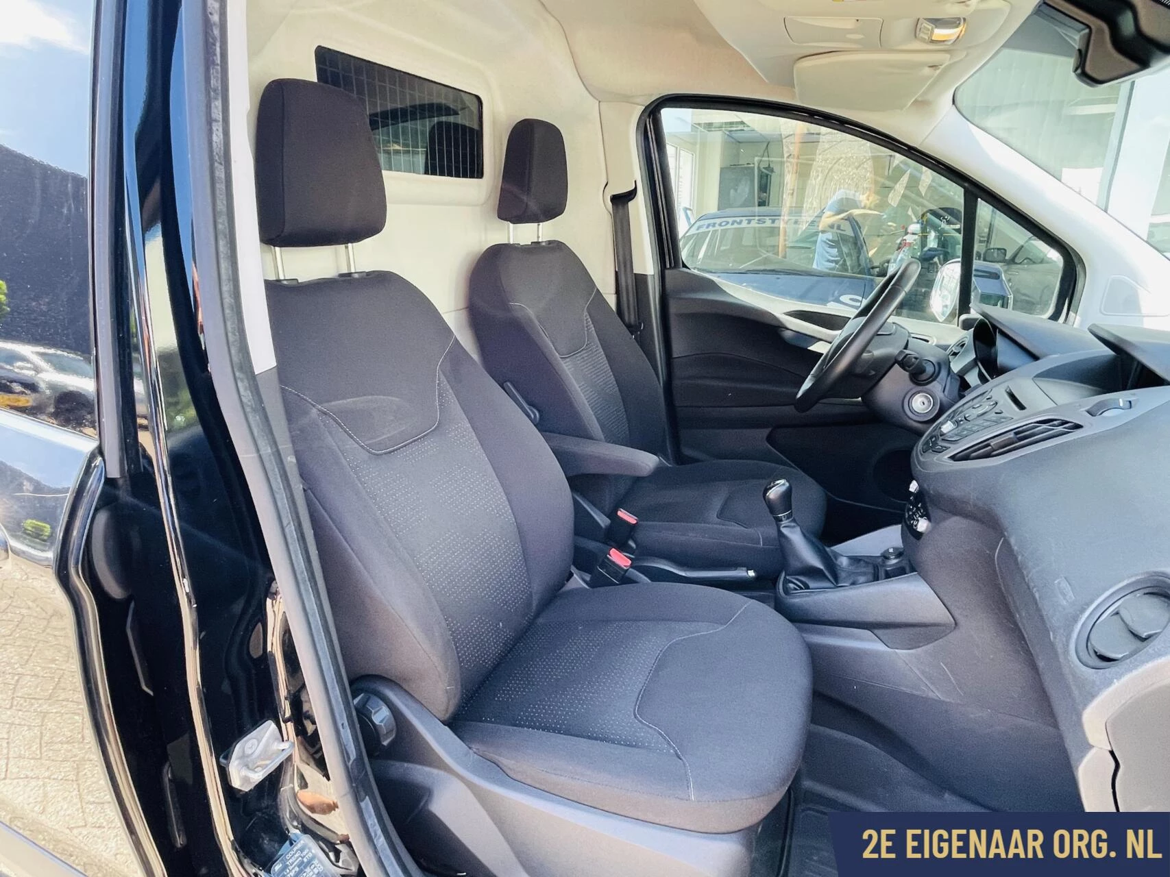 Hoofdafbeelding Ford Transit Courier