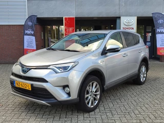 Toyota RAV4 2.5 Hybrid AWD Executive TREKHAAK 1650KG TREKGEW LEDER 4S-BANDEN SCHUIFDAK JBL-AUDIO BLIND SPOT NAVI EL-ACHTERKLEP 360-CAMERA STOELVERW LEDER EL-STOEL + GEHEUGEN NL-AUTO