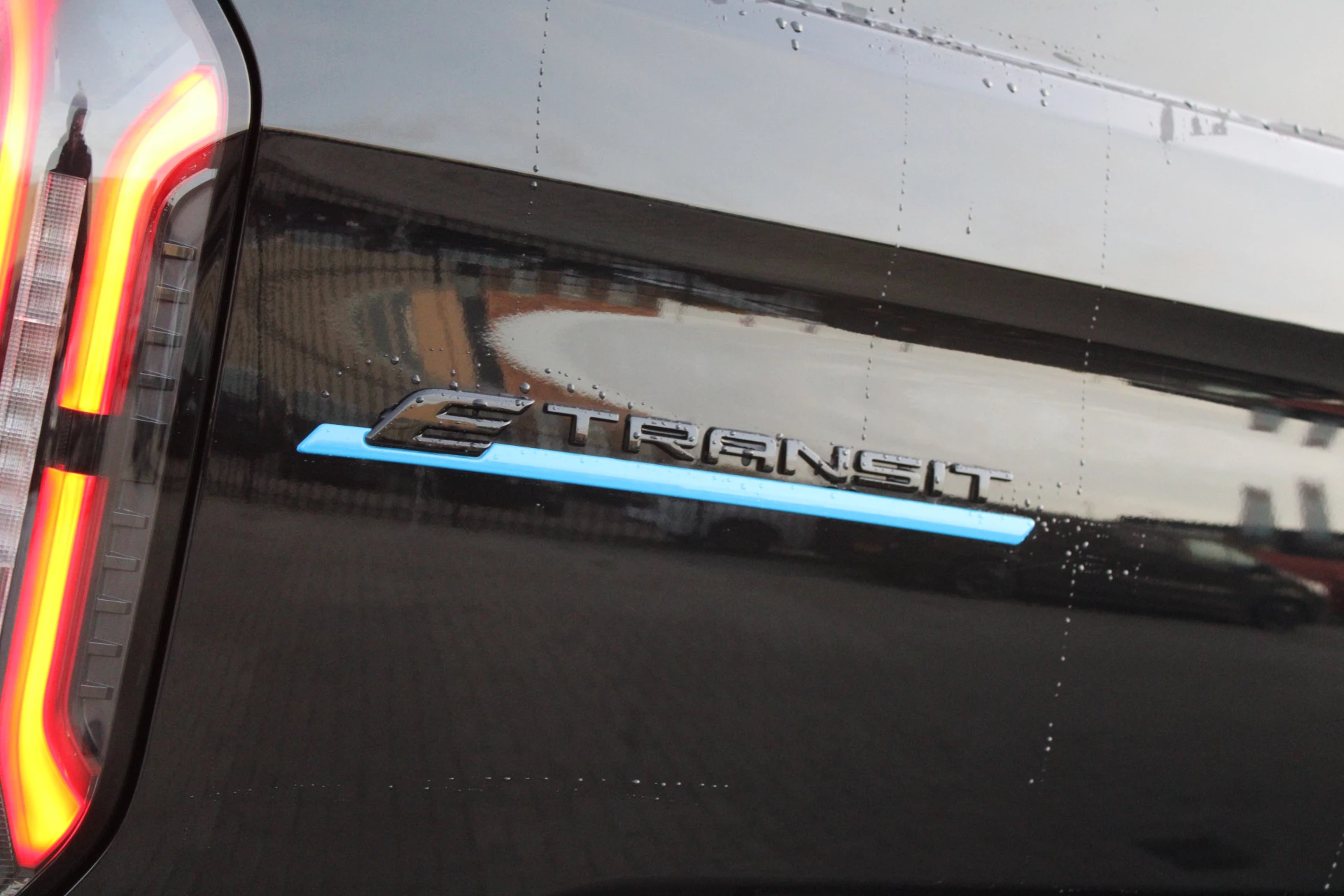 Hoofdafbeelding Ford E-Transit Custom