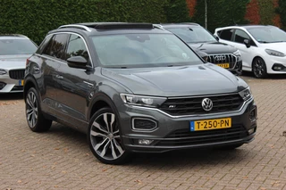 Volkswagen T-Roc 2.0 TSI 4Motion Sport 3x R-line / Panoramadak / CarPlay / Parkeerhulp V+A / 18'' / Stoelverwarming / Dodehoek / ACC