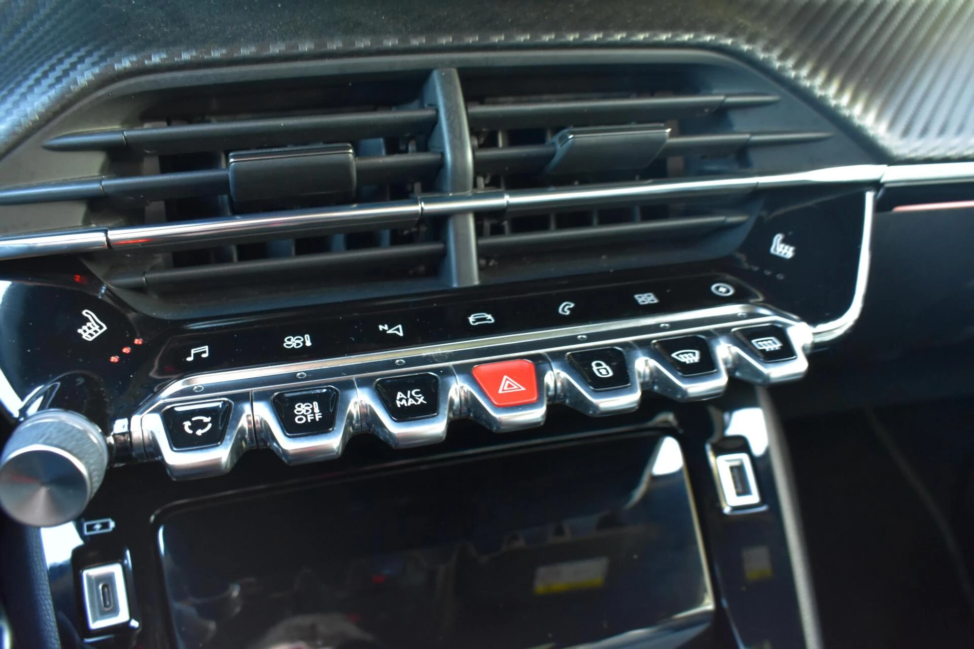 Hoofdafbeelding Peugeot e-2008