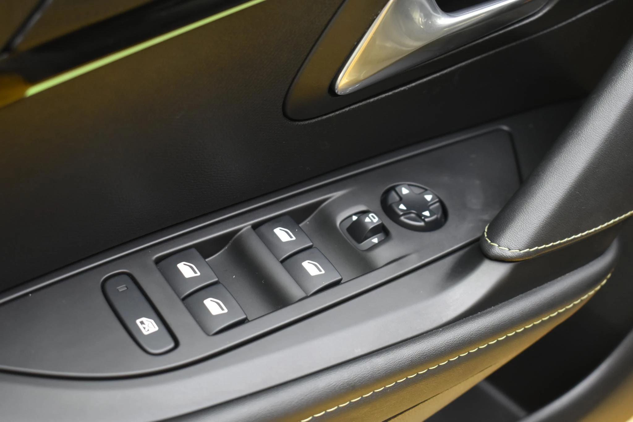 Hoofdafbeelding Peugeot e-208