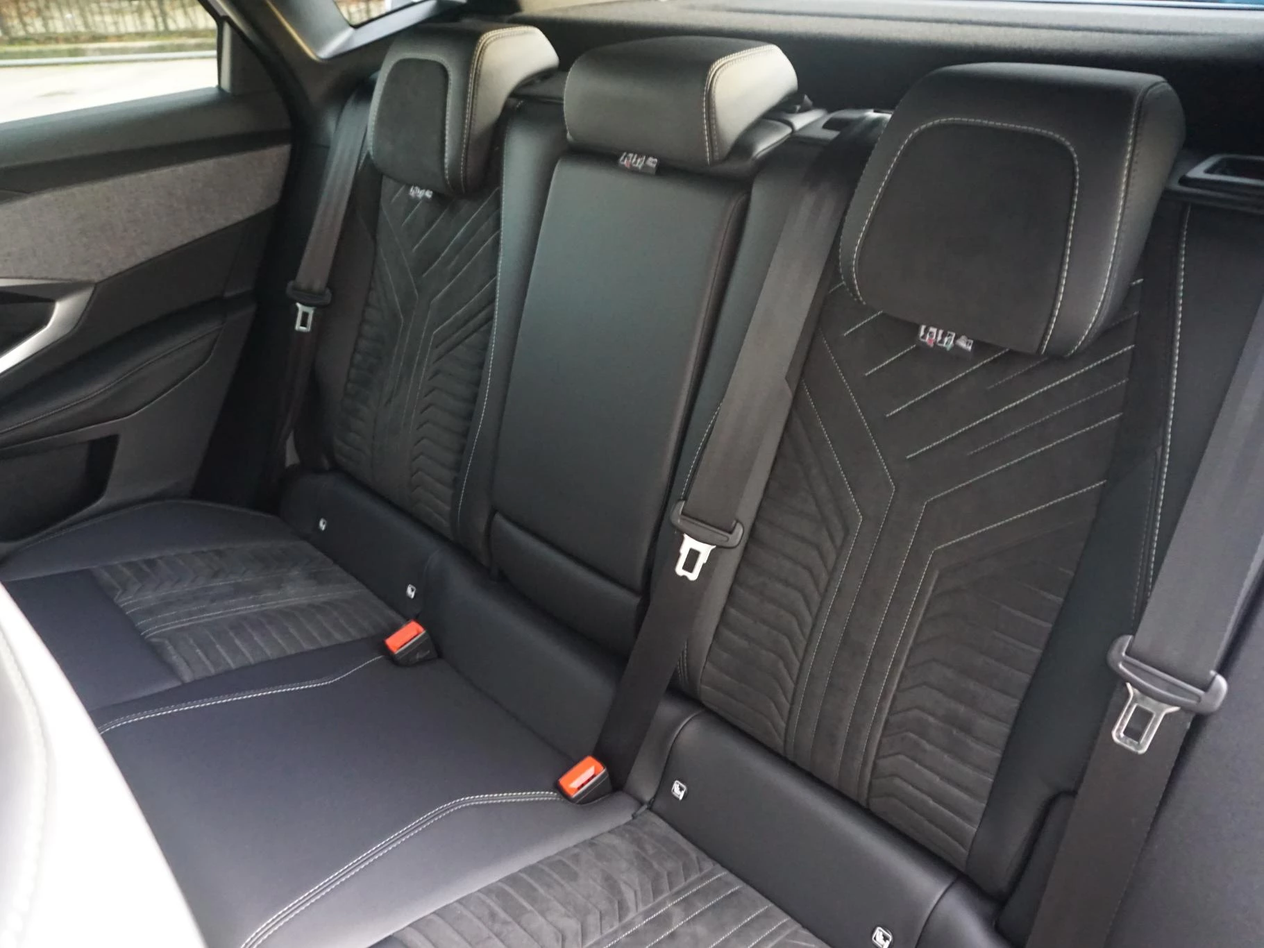 Hoofdafbeelding Peugeot e-3008