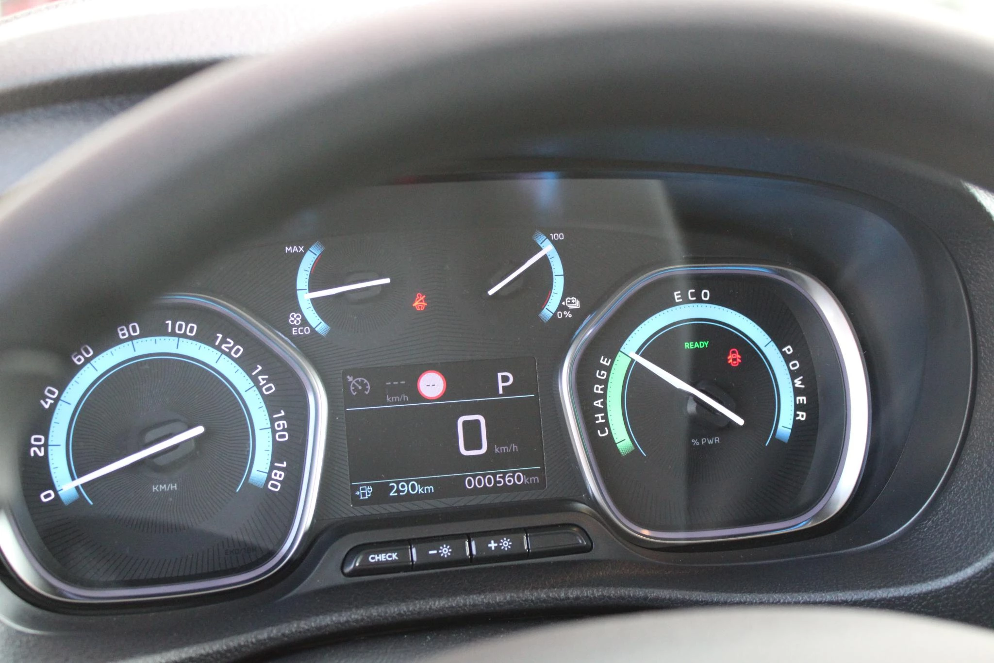 Hoofdafbeelding Peugeot e-Expert