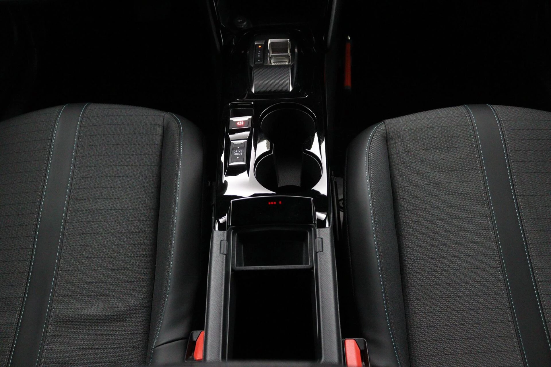 Hoofdafbeelding Peugeot e-2008