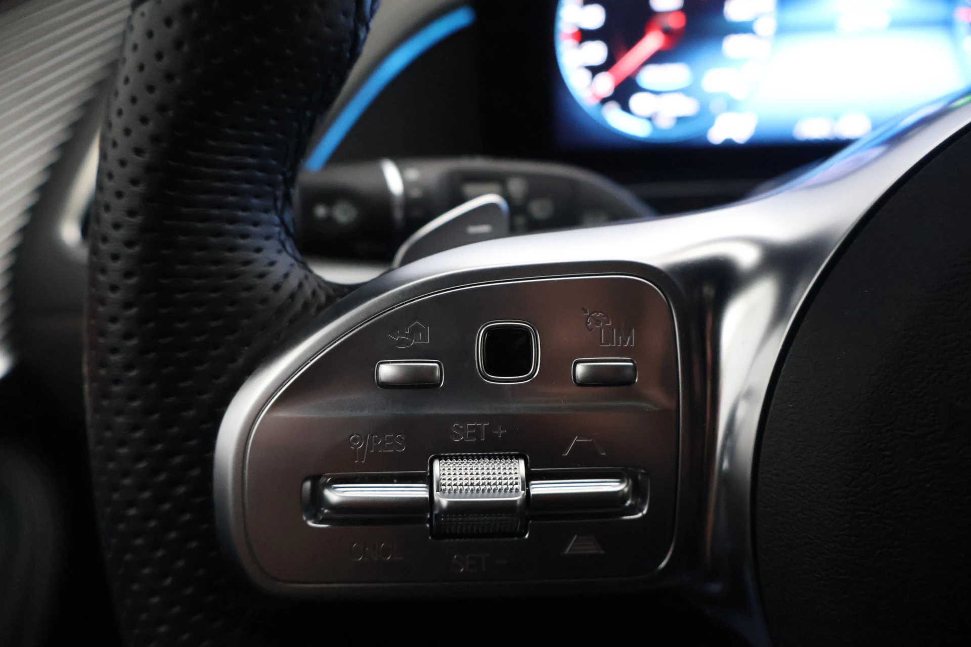 Hoofdafbeelding Mercedes-Benz EQC