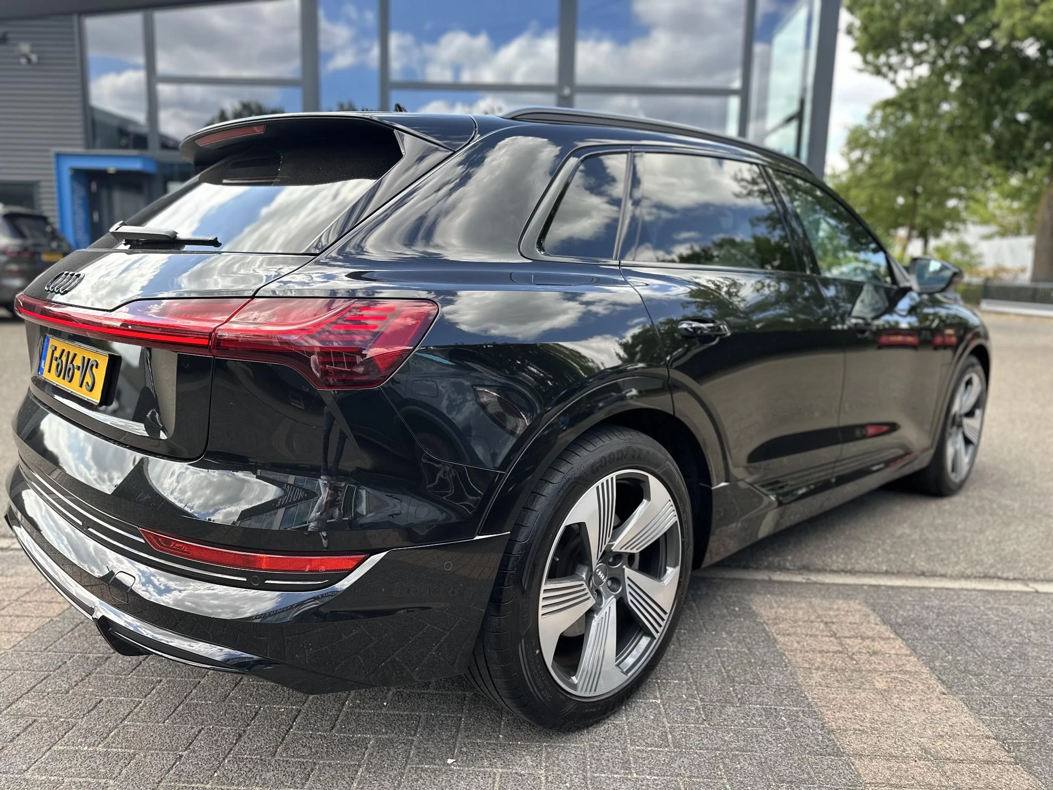 Hoofdafbeelding Audi e-tron