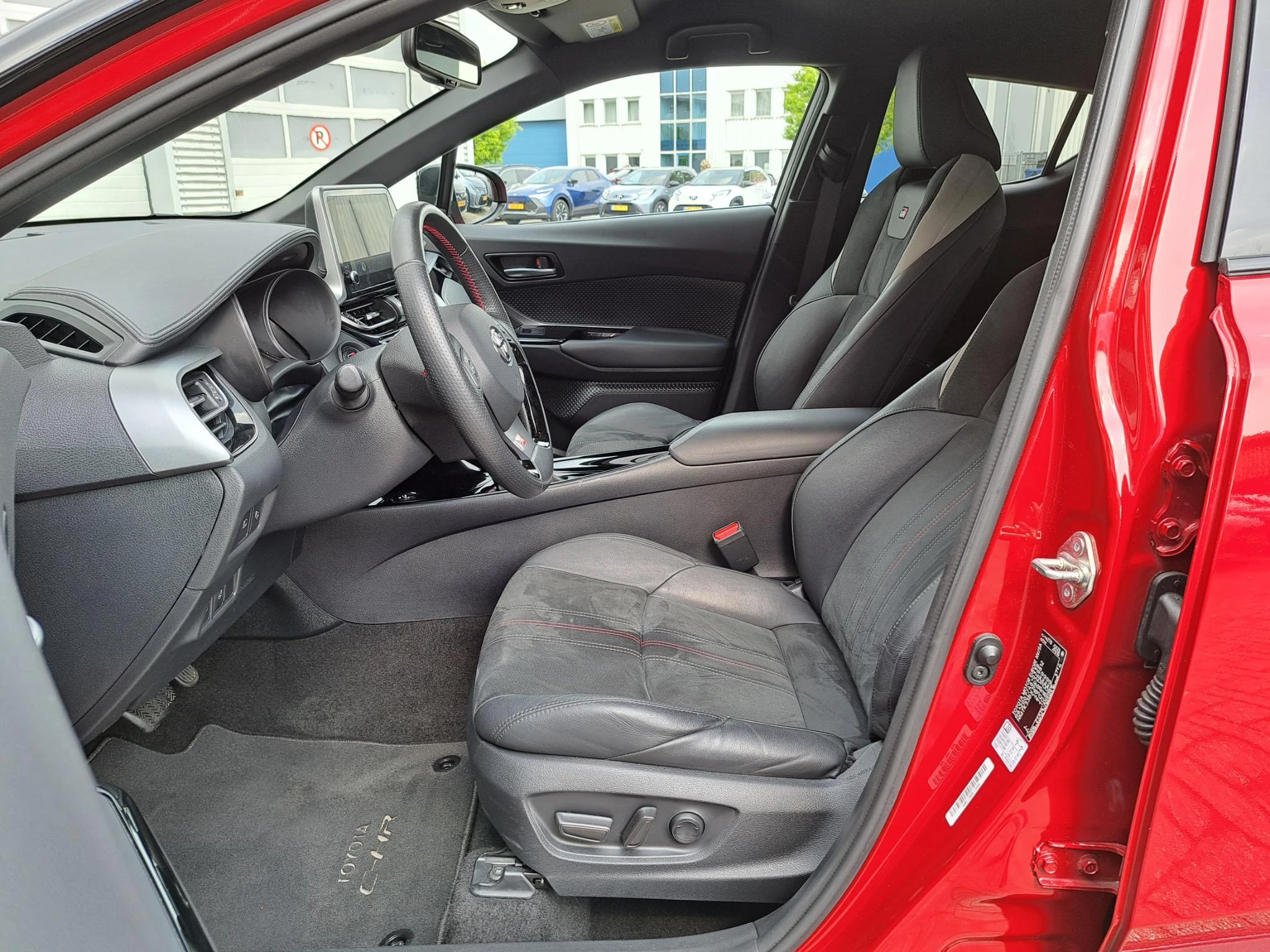 Hoofdafbeelding Toyota C-HR