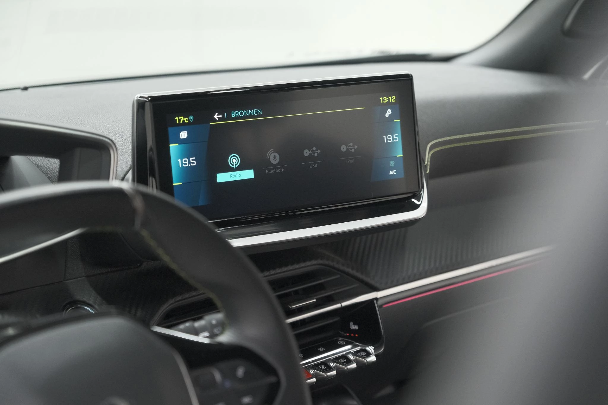 Hoofdafbeelding Peugeot e-2008