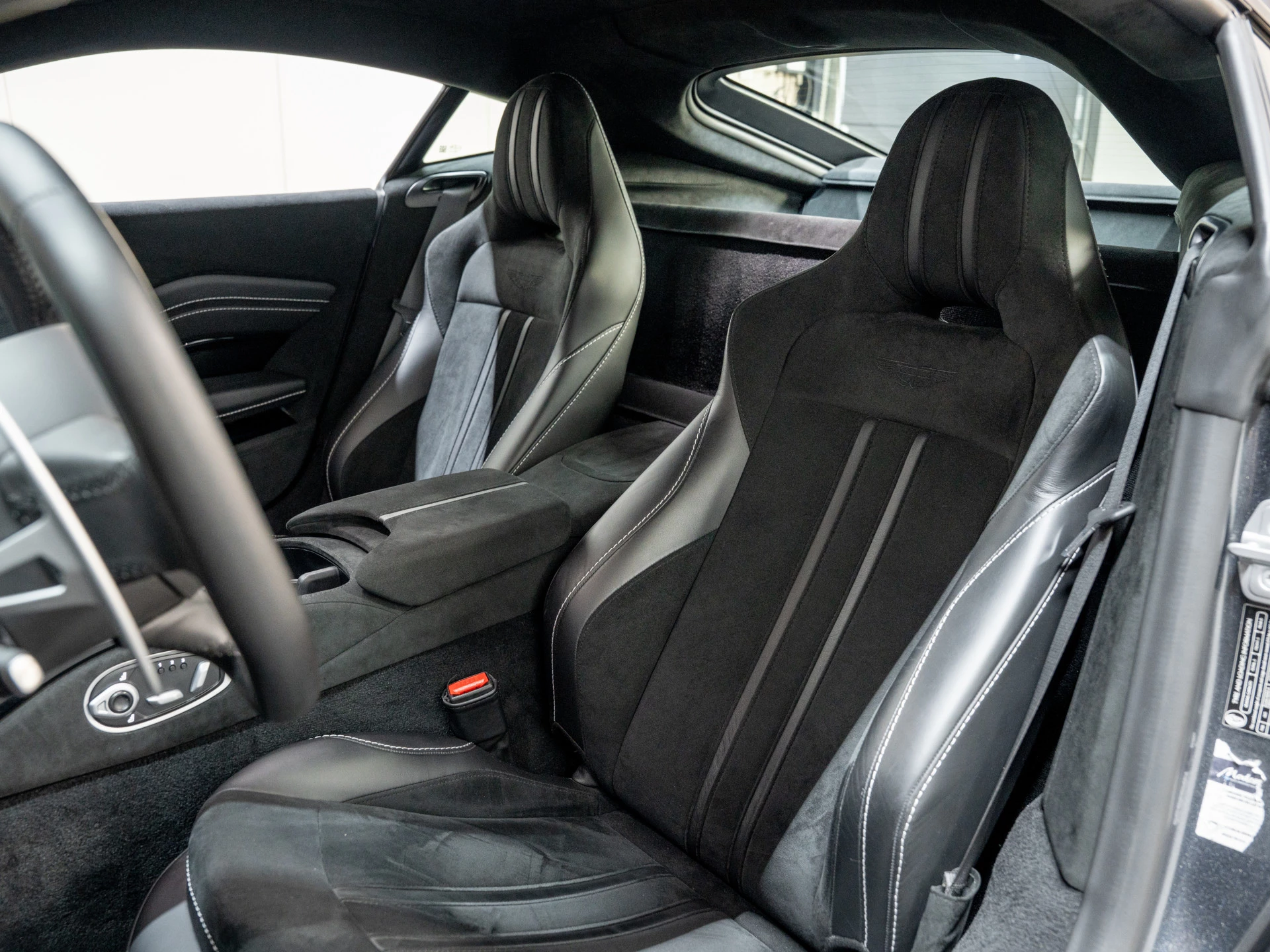 Hoofdafbeelding Aston Martin V8 Vantage