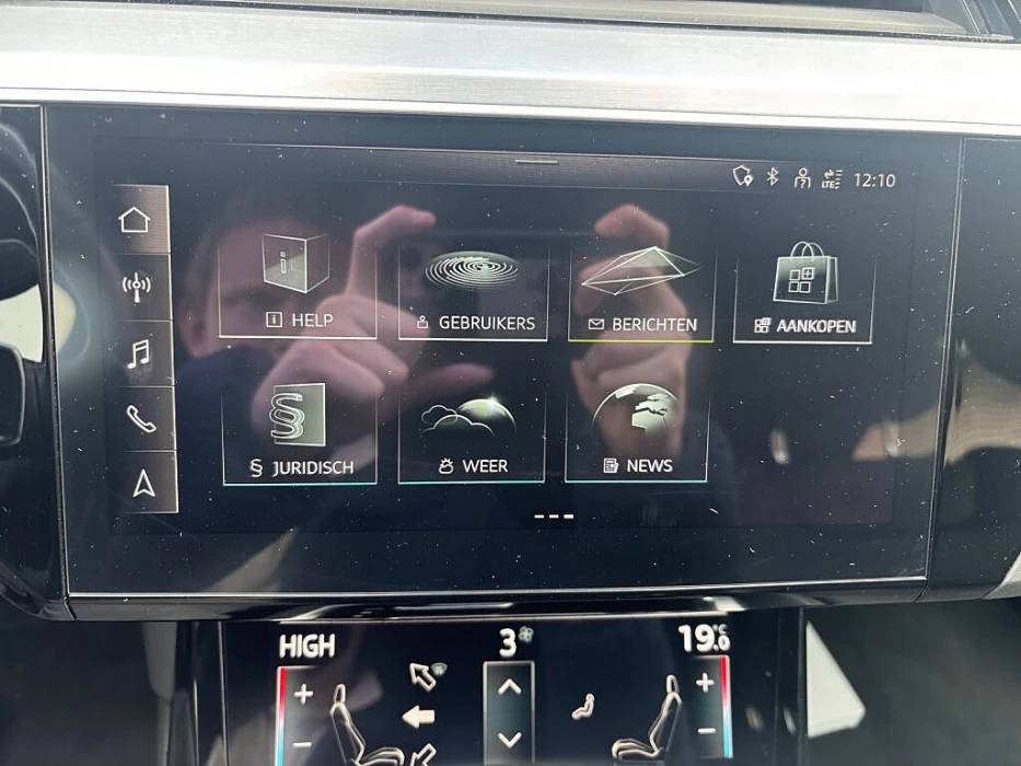 Hoofdafbeelding Audi e-tron