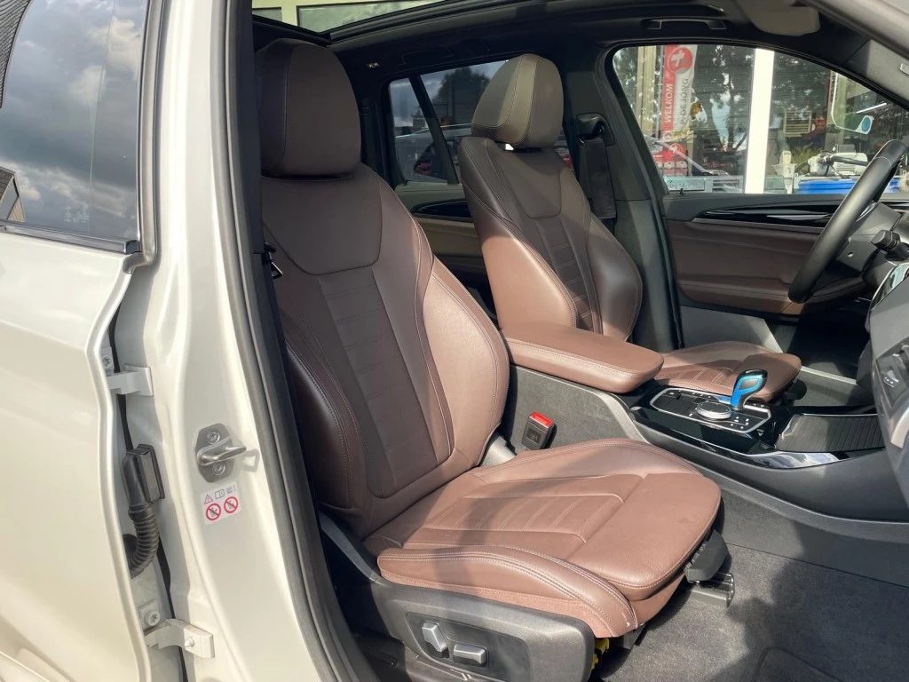Hoofdafbeelding BMW iX3