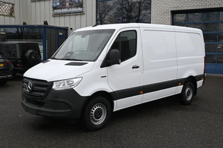 Hoofdafbeelding Mercedes-Benz eSprinter Mercedes-Benz eSprinter 314 L2h1 Pro 81kWh Snellader, Leder stuur, Led in laadruimte, Etc.