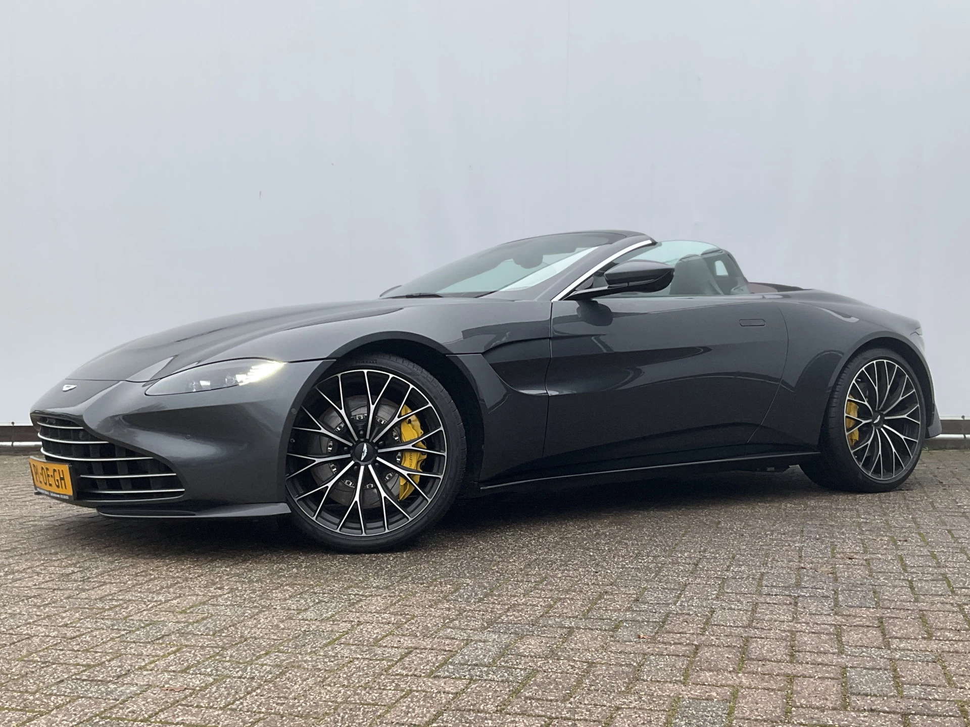 Hoofdafbeelding Aston Martin V8 Vantage