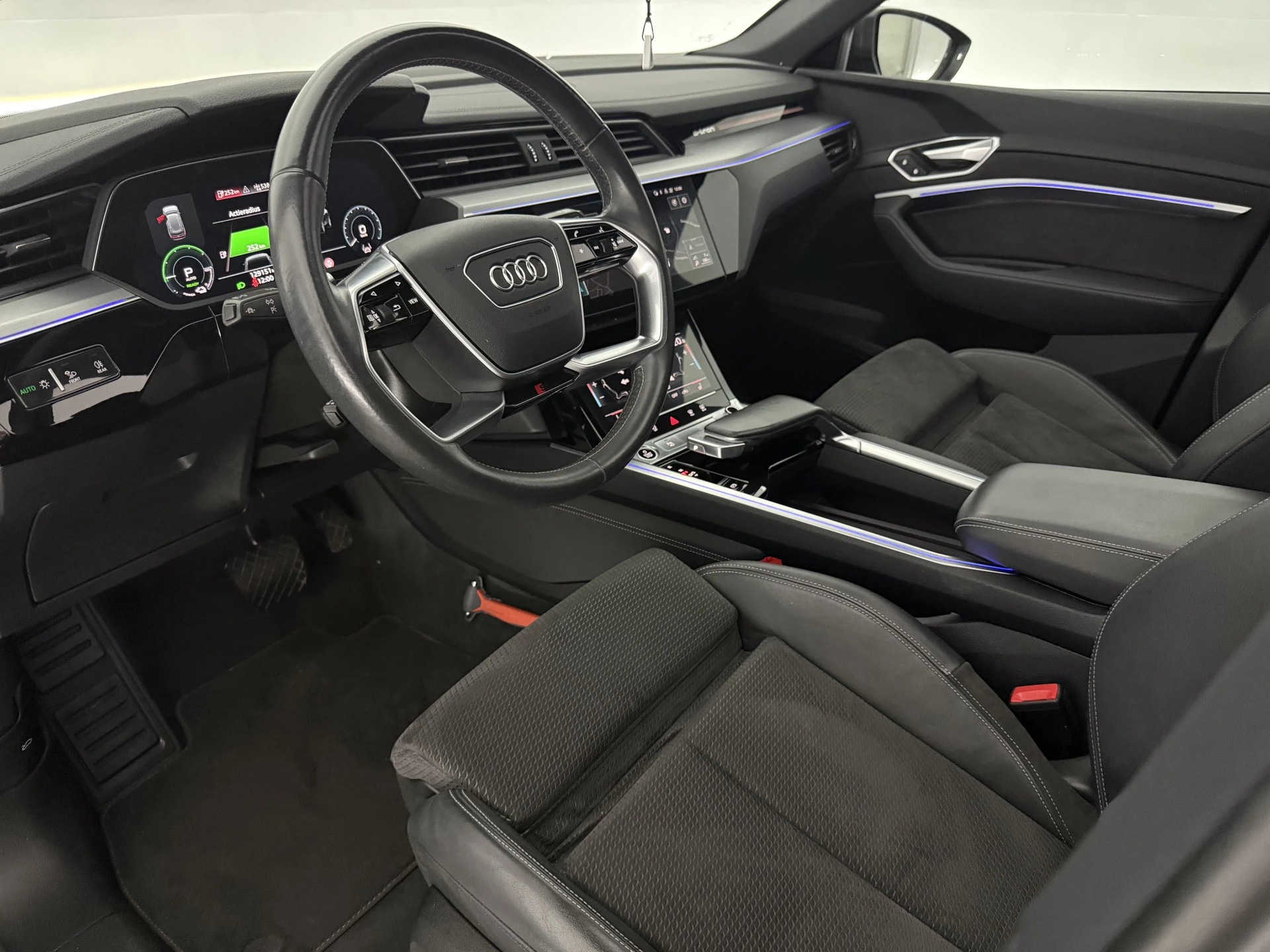 Hoofdafbeelding Audi e-tron