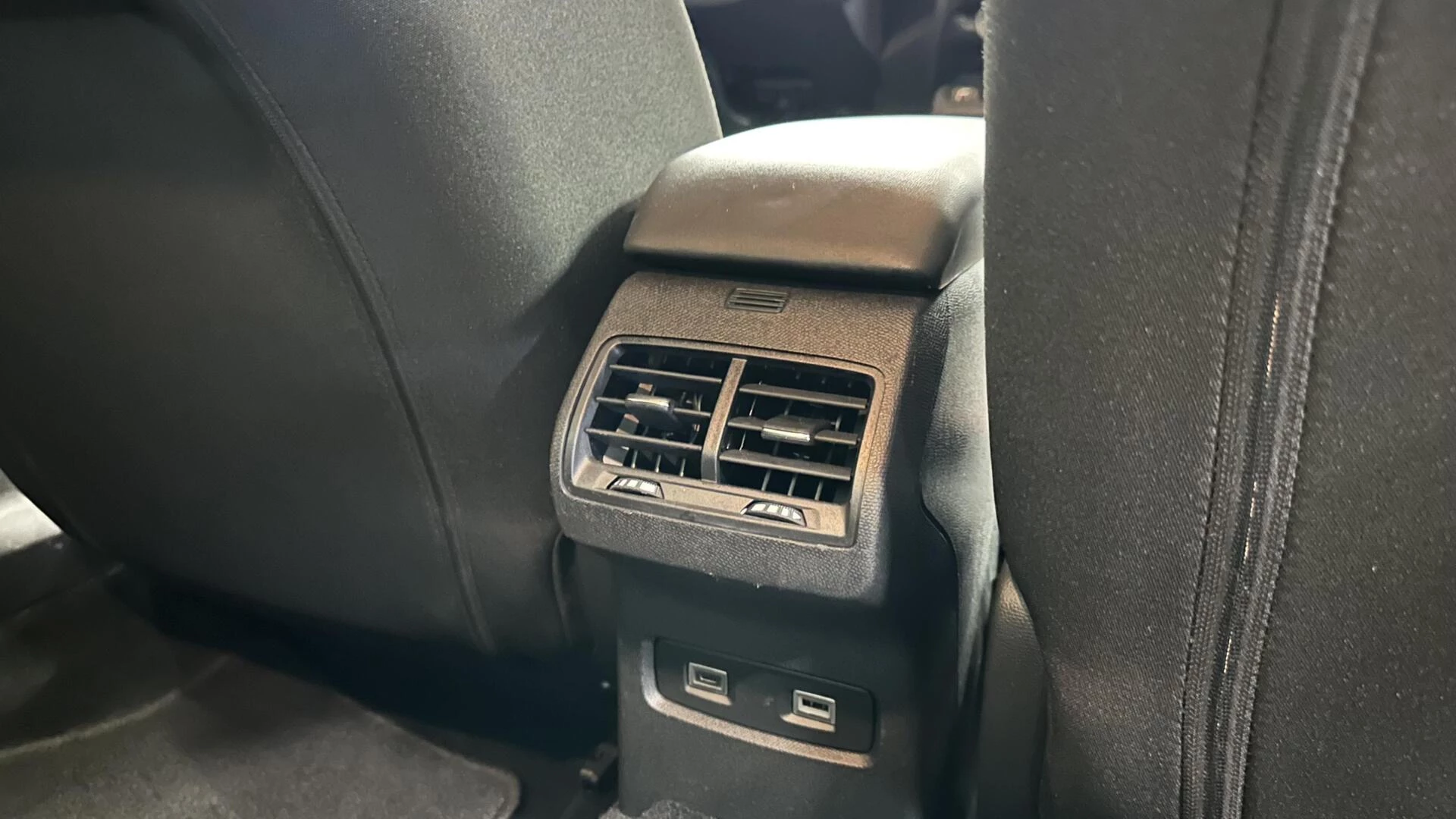 Hoofdafbeelding Citroën ë-C4 X