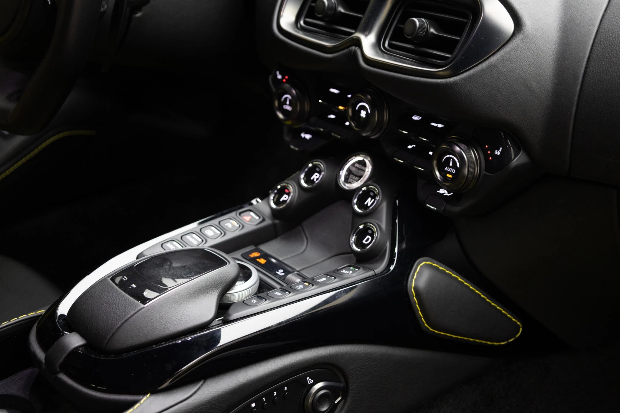 Hoofdafbeelding Aston Martin V8 Vantage