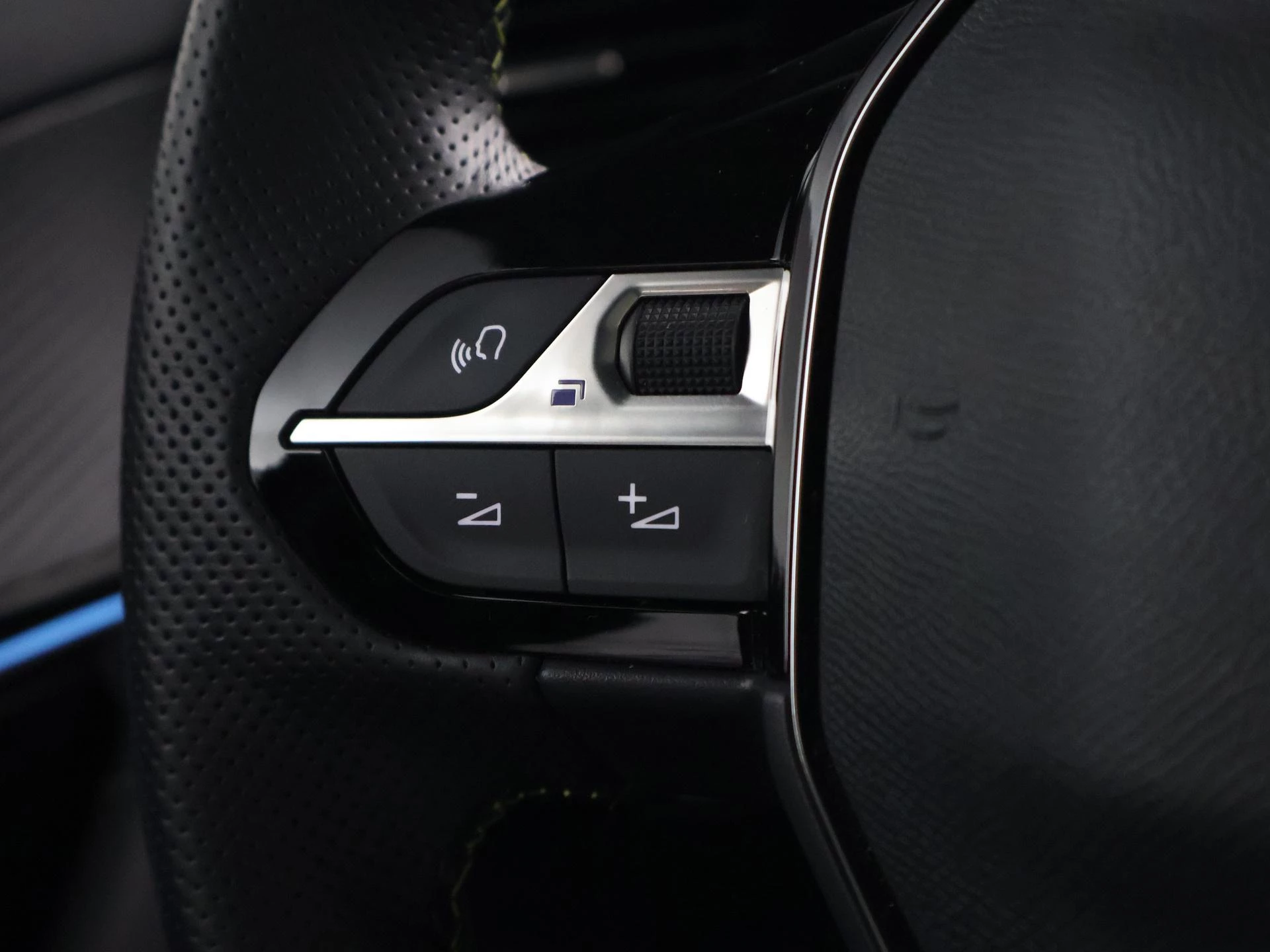 Hoofdafbeelding Peugeot e-2008