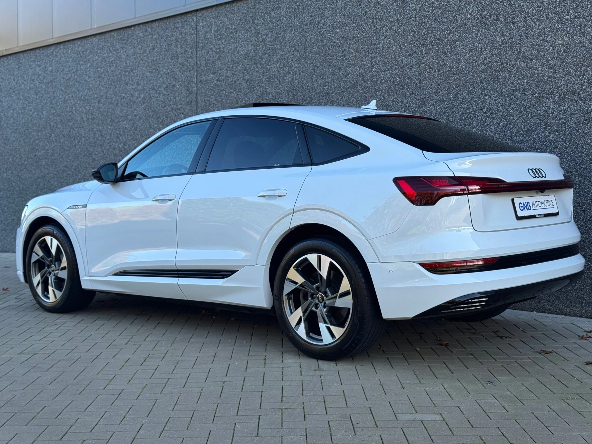Hoofdafbeelding Audi e-tron
