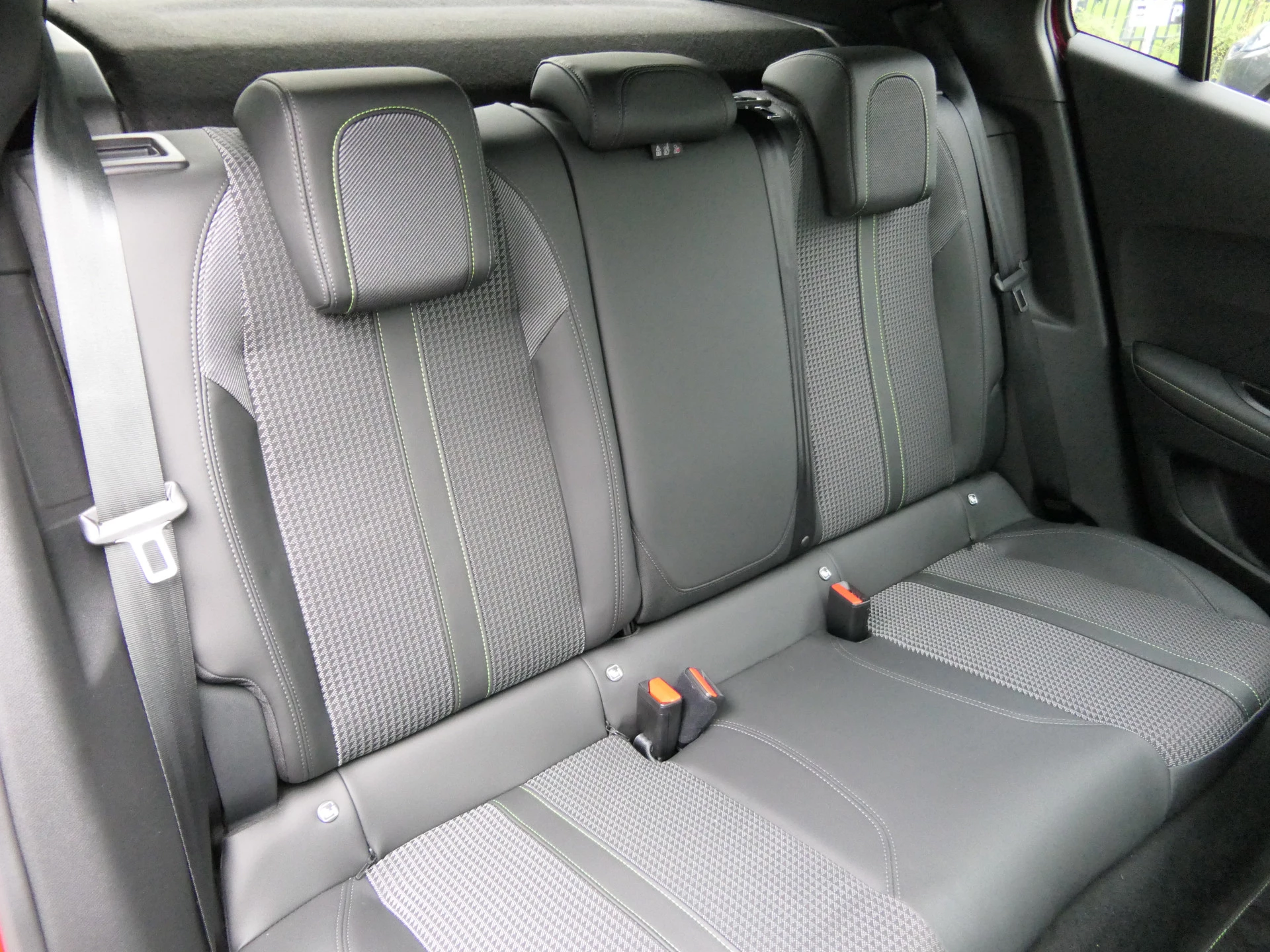 Hoofdafbeelding Peugeot e-2008