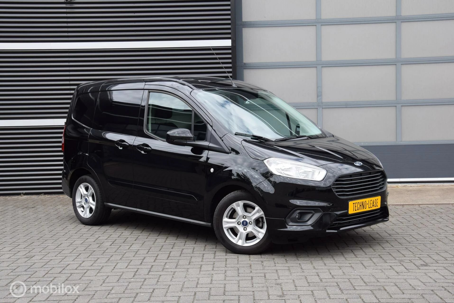 Hoofdafbeelding Ford Transit Courier