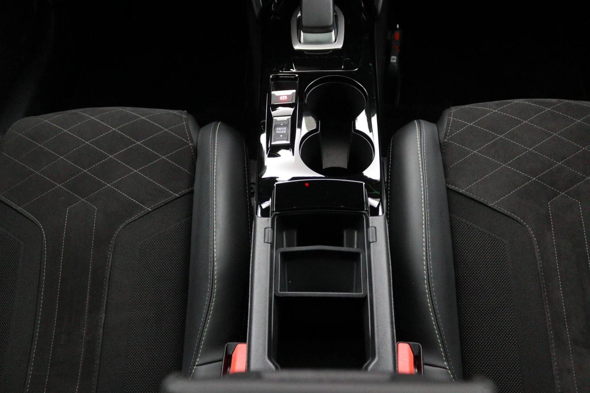 Hoofdafbeelding Peugeot e-208