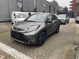 Toyota Aygo X 1.0 VVT-i MT Premium | Stoelverwarming | Key less entry | Parkeersensoren voor en achter | Naviagtie