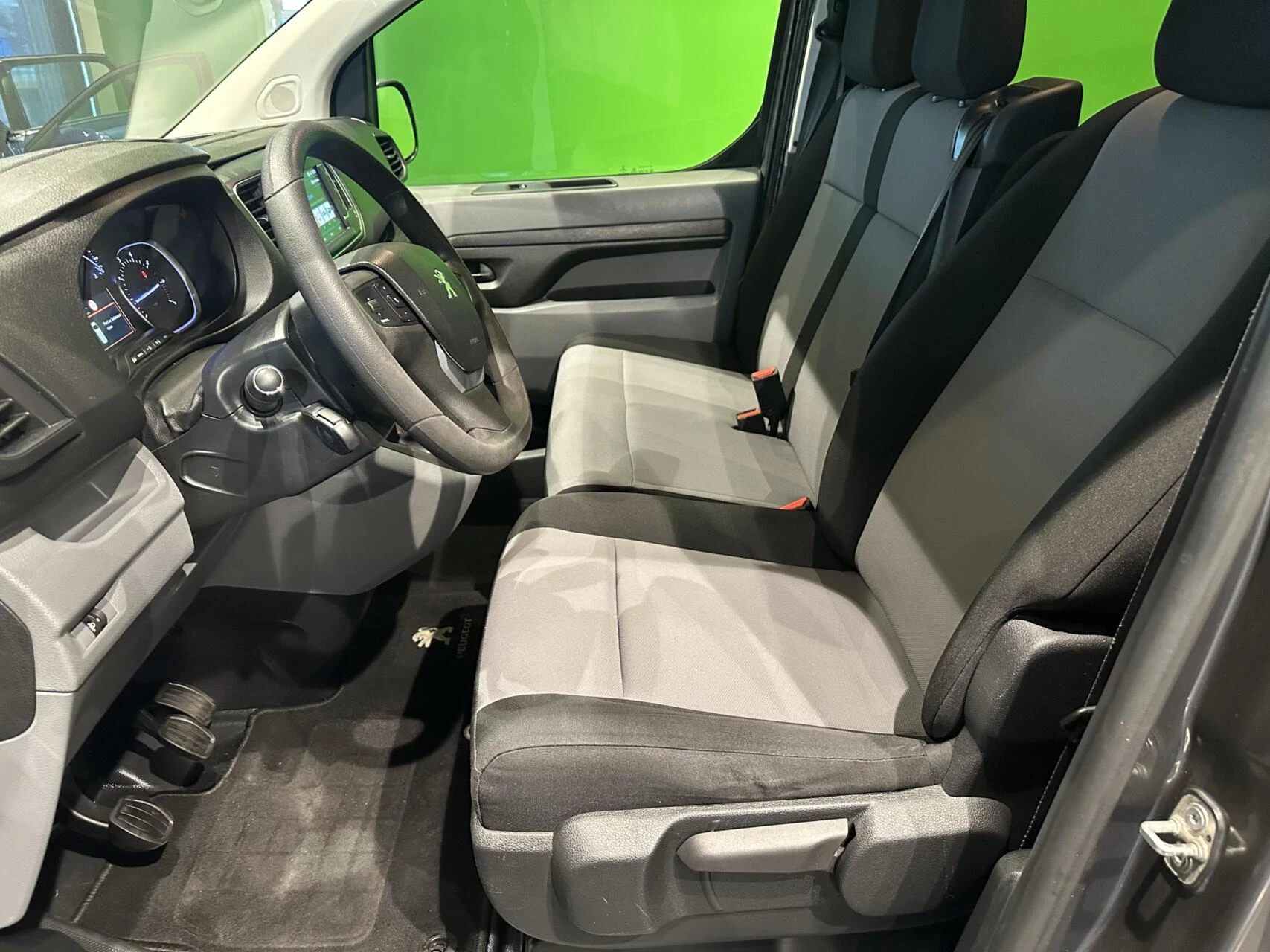 Hoofdafbeelding Peugeot Traveller