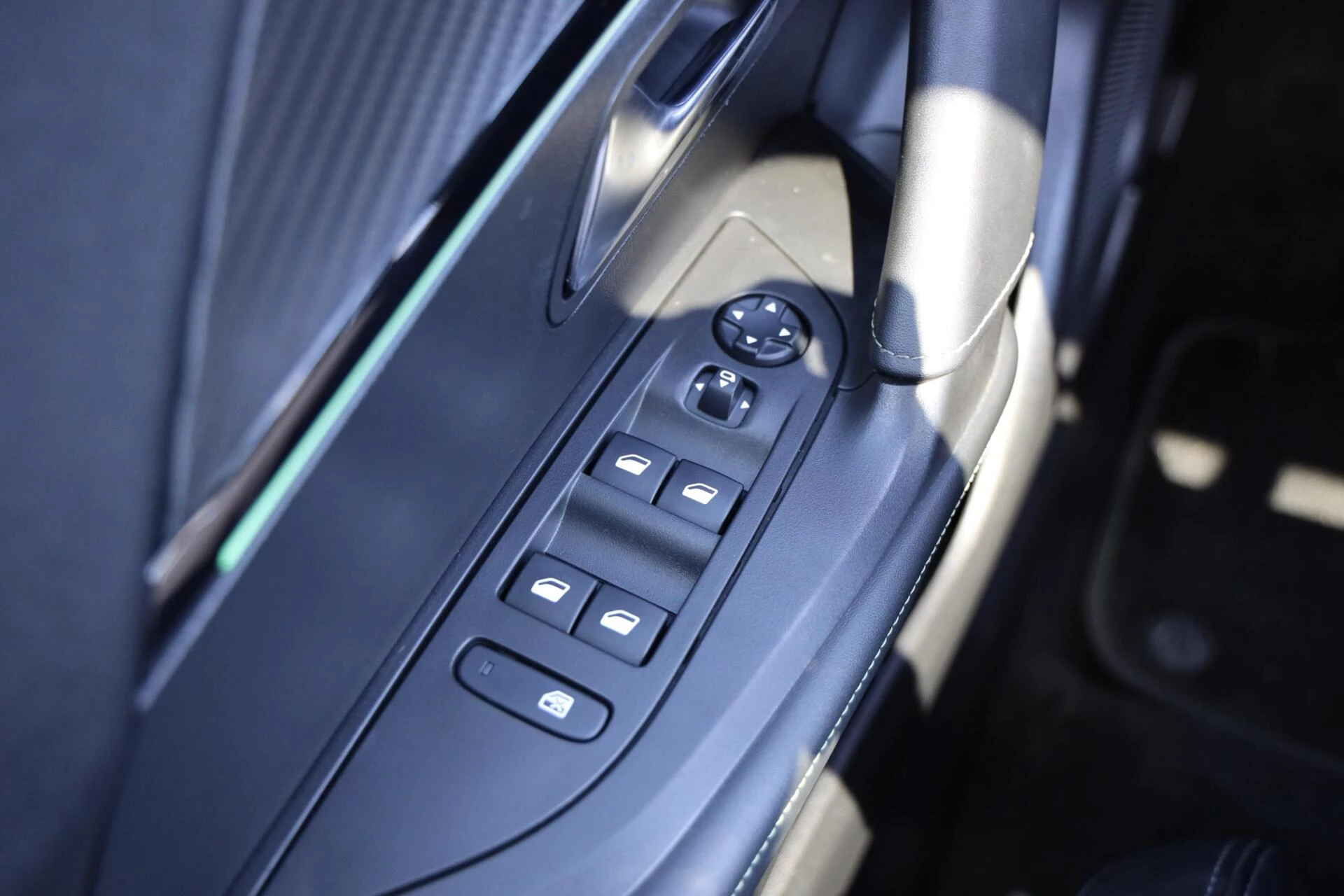Hoofdafbeelding Peugeot e-2008