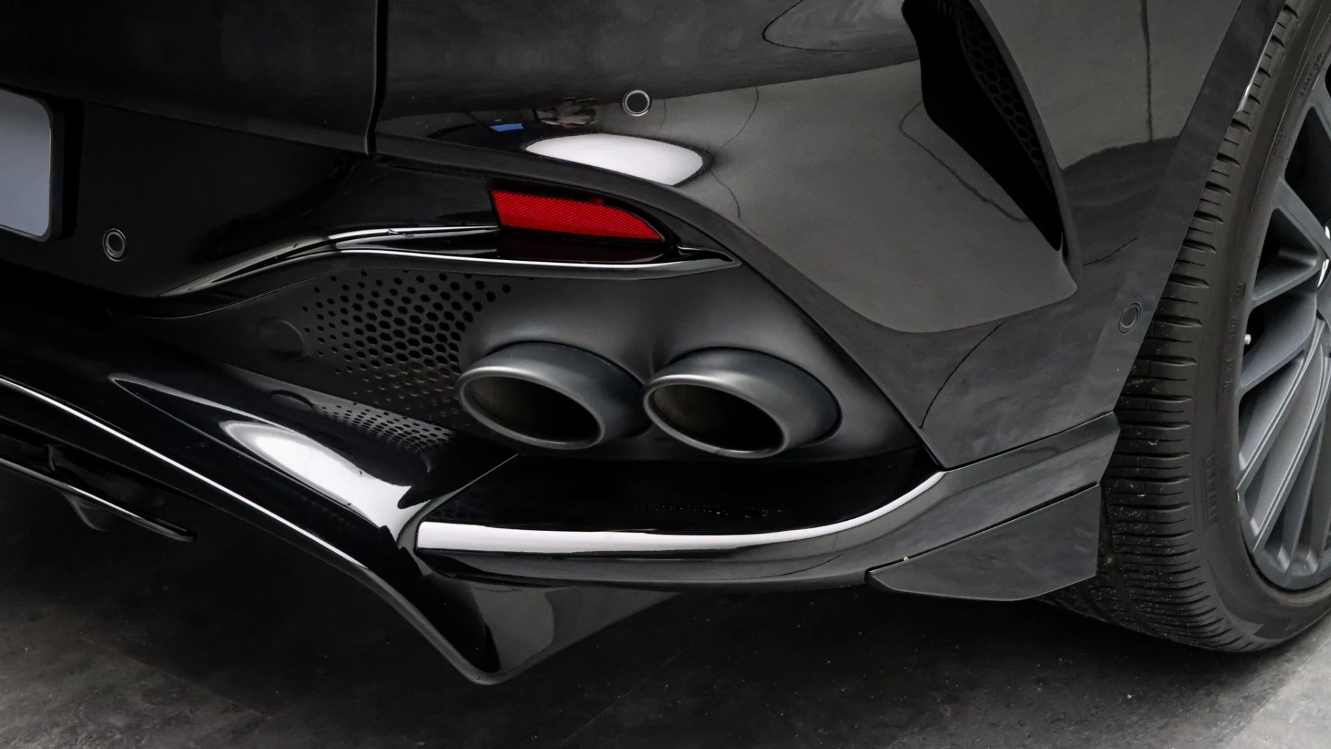 Hoofdafbeelding Aston Martin DBX