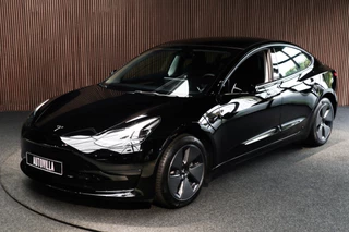 Hoofdafbeelding Tesla Model 3 Tesla Model 3 RWD Nieuw Autopilot ACC Stuurverwarm. PDC Leer Navi Panoramadak 360° Elektr. achterklep Stoelverwarming voor & achter Climate voor & achter LM velgen BTW auto! Nieuw!