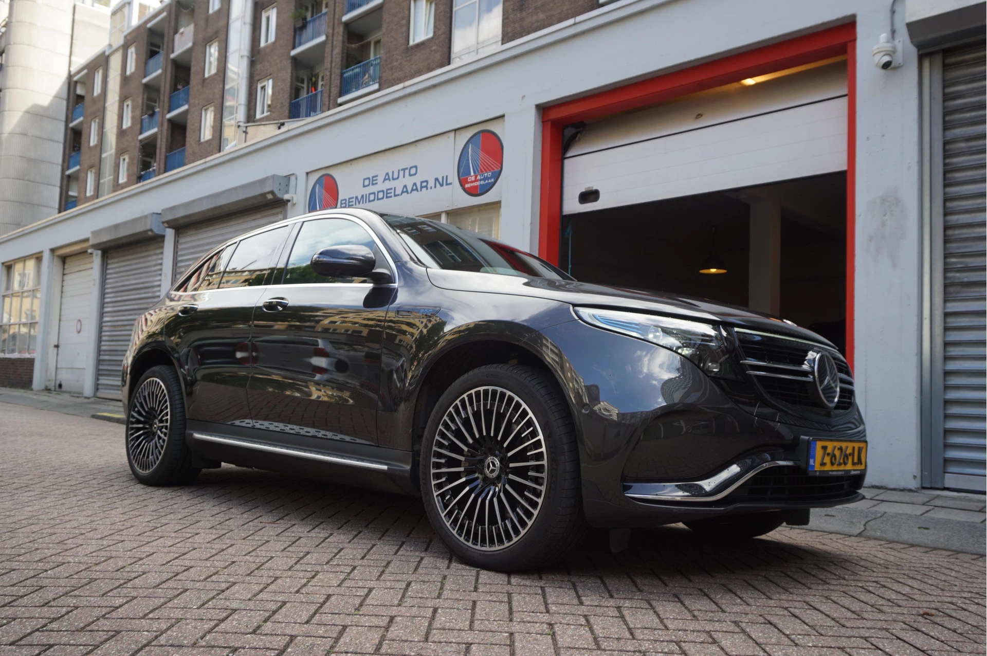 Hoofdafbeelding Mercedes-Benz EQC
