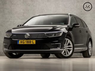 Volkswagen Passat Variant 1.4 TSI GTE Highline 218Pk Automaat (PANORAMADAK, APPLE CARPLAY, CAMERA, STOELVERWARMING, LEDER/ALCANTARA, KEYLESS, ADAPTIVE CRUISE, SPORTSTOELEN, GETINT GLAS, NIEUWE APK, NIEUWSTAAT)