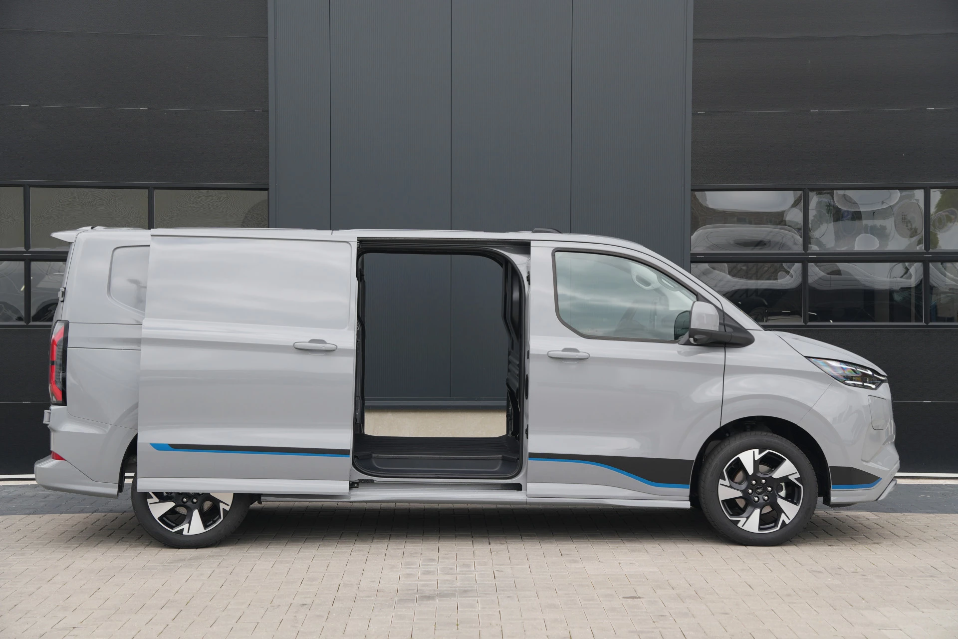 Hoofdafbeelding Ford E-Transit Custom