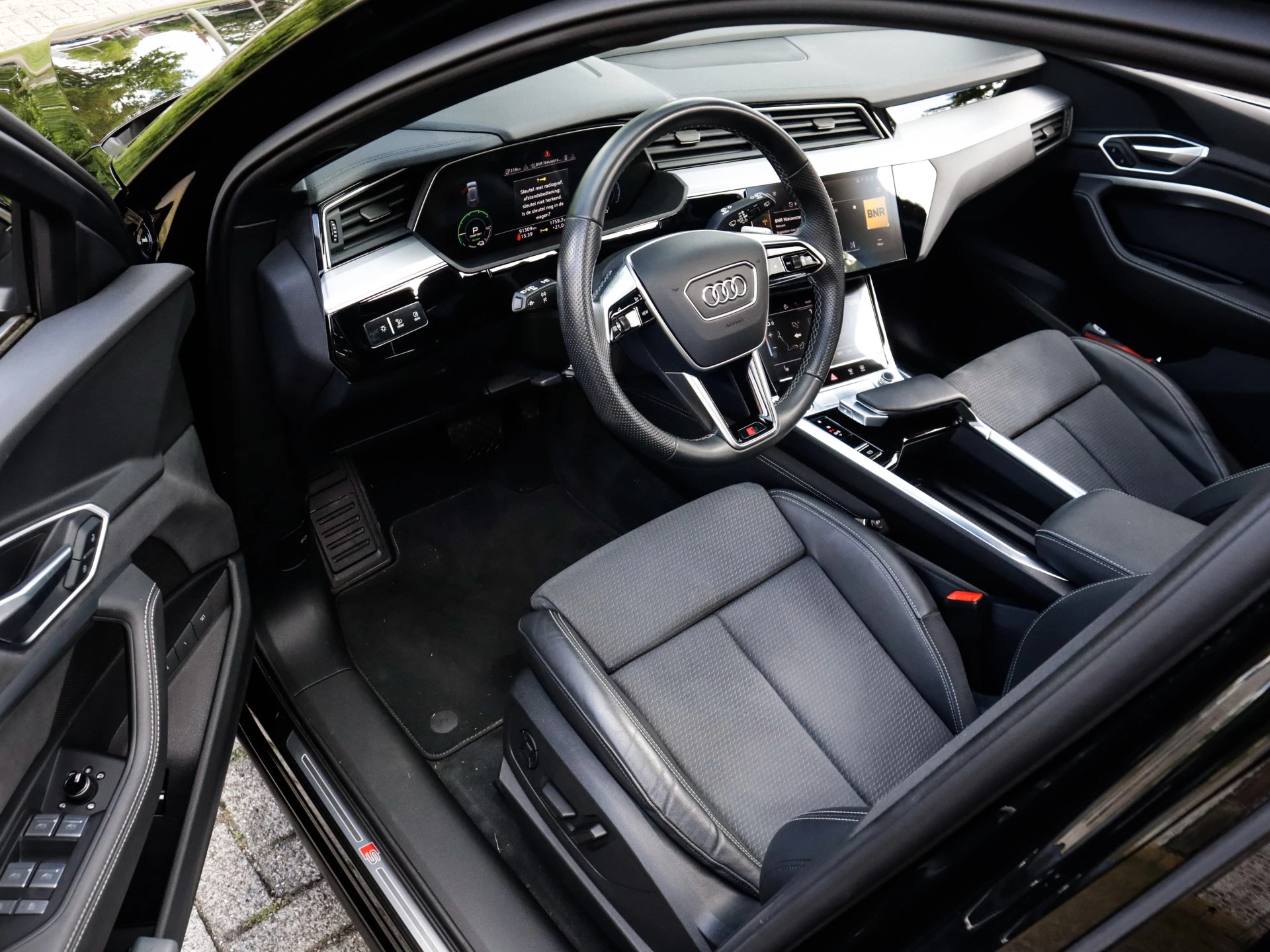Hoofdafbeelding Audi e-tron