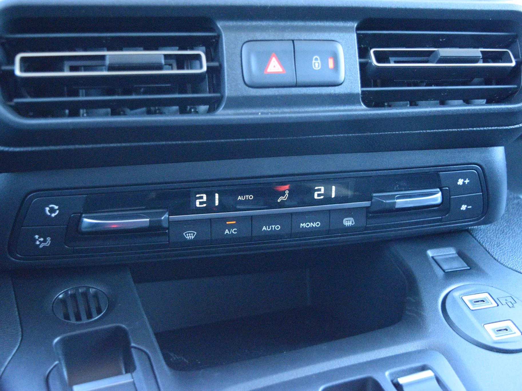 Hoofdafbeelding Peugeot e-Partner