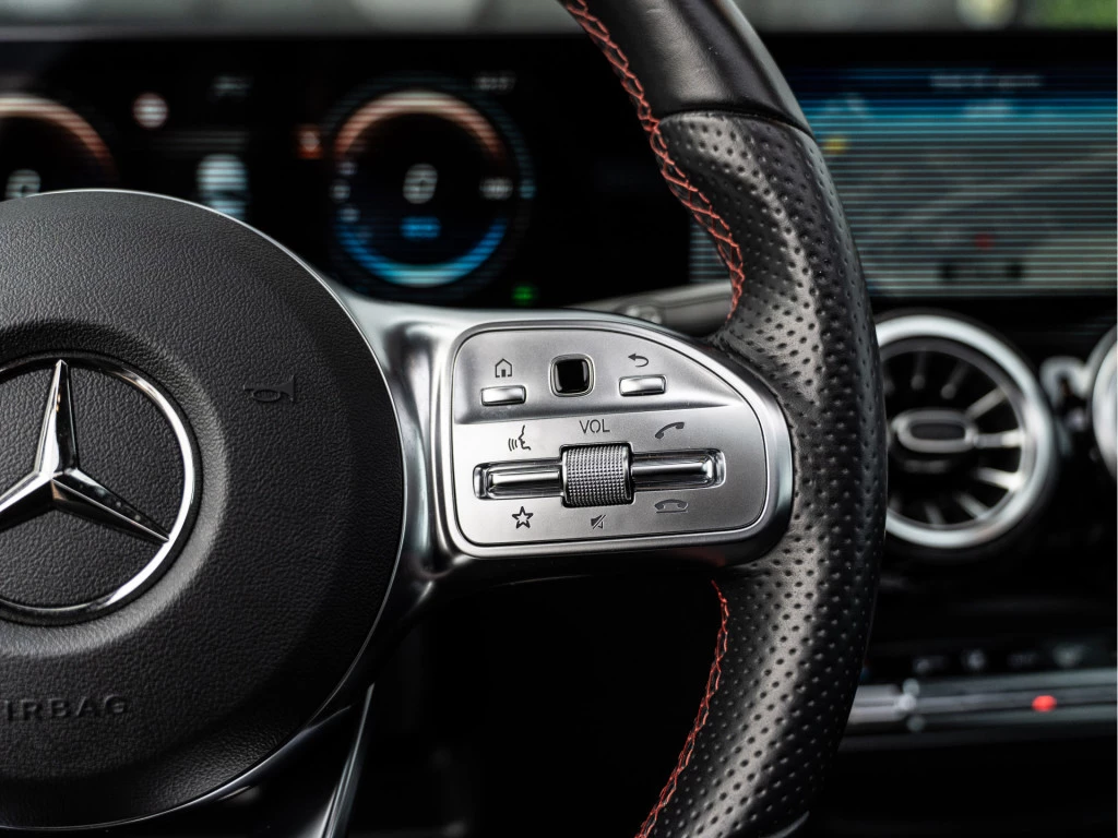 Hoofdafbeelding Mercedes-Benz EQB