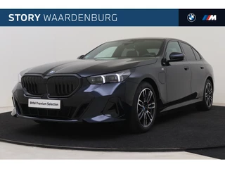 BMW 5 Serie 550e xDrive M Sport Automaat / Panoramadak / Trekhaak / Adaptief onderstel / Stoelventilatie / Bowers & Wilkins / Adaptieve LED / Comfort Access / Live Cockpit Professional