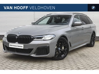 BMW 5 Serie Touring 530e High Executive M Sport Automaat / Panoramadak / Trekhaak / Stoelverwarming / Laserlight / Head-Up / Parking Assistant Plus / Live Cockpit Professional