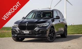 BMW X5 xDrive45e CARPLAY / CAMERA / DEALER ONDERHOUDEN /  LEER / STOELVERWARMING / BLACK ON BLACK