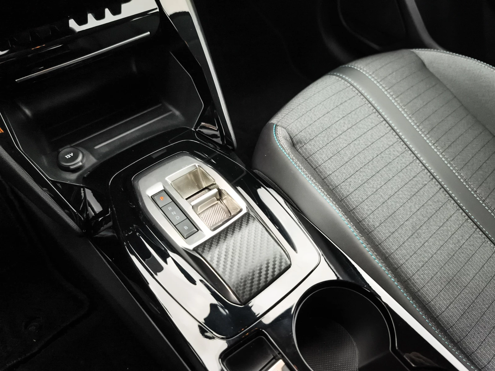 Hoofdafbeelding Peugeot e-208